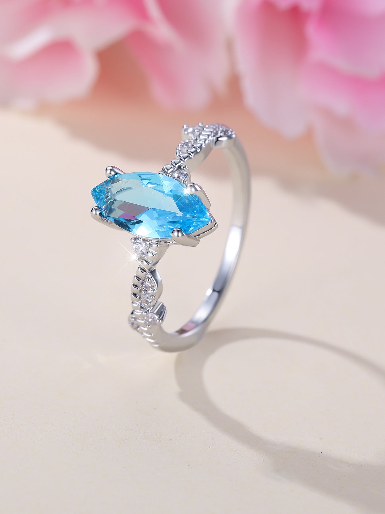 Horse eye shape ring