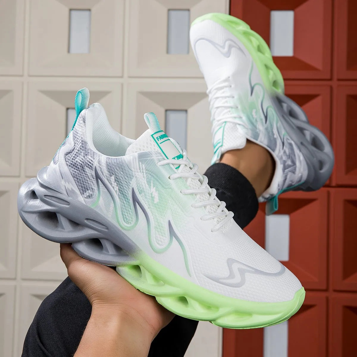 Flat sole running shoes for comfort