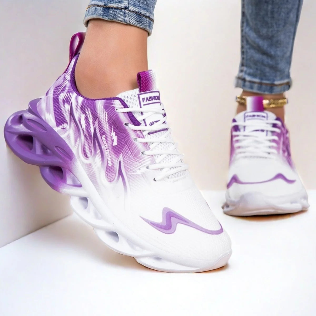 Lightweight running shoes