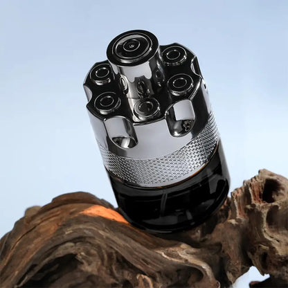 Spicy woody perfume for men