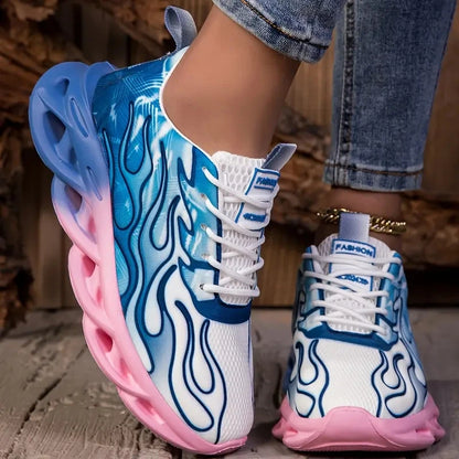 Flat tennis sneakers